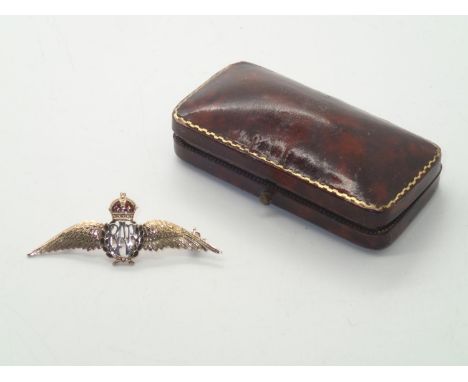 A boxed enamelled 9ct gold RAF wings sentimental sweetheart brooch, L: 56 mm, 5.7gP&P group 1 (£16 for the first item and £1.