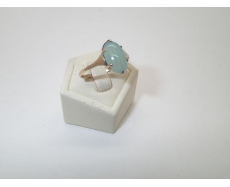 9ct gold green striped agate ring, size S/T, 2.0gP&P group 1 (£16 for the first item and £1.50 for subsequent items) 