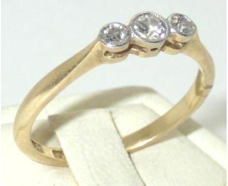 Vintage 18ct gold platinum set three stone diamond ring, size P, 2.5gP&P group 1 (£16 for the first item and £1.50 for subseq