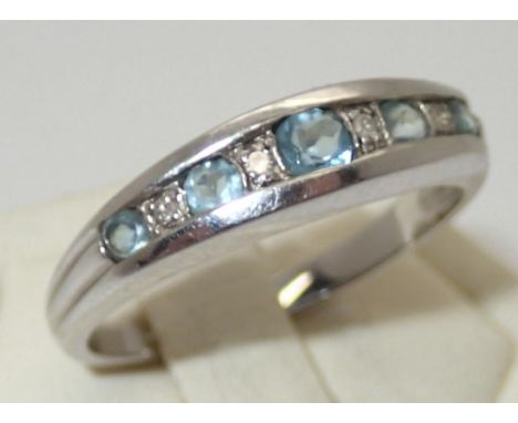 9ct white gold diamond and aquamarine ring, size O, 2.4gP&P group 1 (£16 for the first item and £1.50 for subsequent items) 