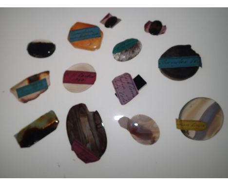 Loose stones: good collection of polished and natural stones including several moss agate and quartz panels, some with Victor
