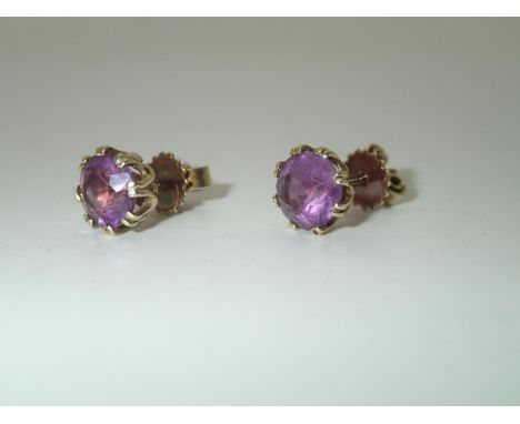 Pair of 15ct large amethyst screw-back earrings, 2.5gP&P group 1 (£16 for the first item and £1.50 for subsequent items) 