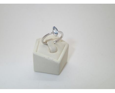 9ct white gold marquis cut aquamarine solitaire ring, size N, 1.6gP&P group 1 (£16 for the first item and £1.50 for subsequen