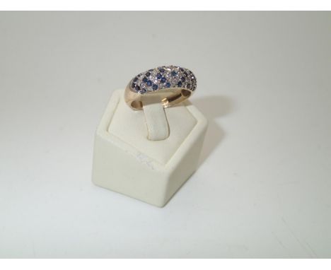 9ct gold sapphire and diamond cluster ring, size O, 3.3gP&P group 1 (£16 for the first item and £1.50 for subsequent items) 