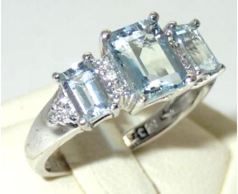 9ct white gold aquamarine and diamond dress ring, size I/J, 2.5gCentre stone 7 x5 mm smaller stones 5 x 3 mmP&P group 1 (£16 