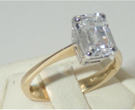 18ct gold solitaire ring set with a large emerald-cut clear stone, size K/L, 3.5gP&P group 1 (£16 for the first item and £1.5