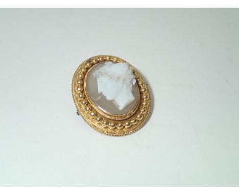 Antique yellow metal presumed gold mounted oval fine relief cameo brooch, 4.7gP&P group 1 (£16 for the first item and £1.50 f