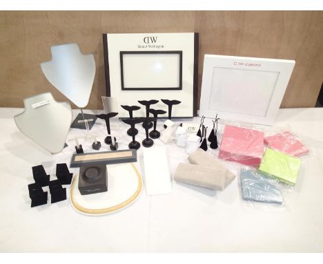 Mixed used dealer jewellery display standsP&P group 3 (£27 for the first item and £4.00  for subsequent items) 