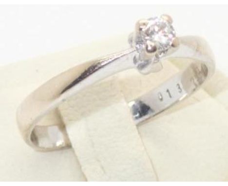 18ct white gold diamond solitaire engagement ring, size N/O, 2.3gP&P group 1 (£16 for the first item and £1.50 for subsequent
