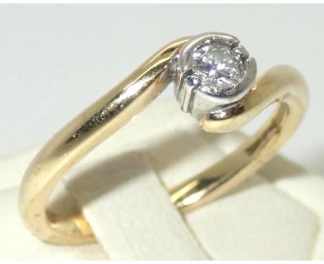 Unusual contemporary 18ct gold diamond solitaire ring, size O/P, 4.3gP&P group 1 (£16 for the first item and £1.50 for subseq