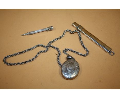 A COLLECTION OF SILVER COLLECTABLES TO INCLUDE A LARGE OVAL LOCKET ON CHAIN' PROPELLING PENCIL ETC. 
