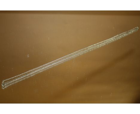 A LADIES 9K GOLD CHAIN