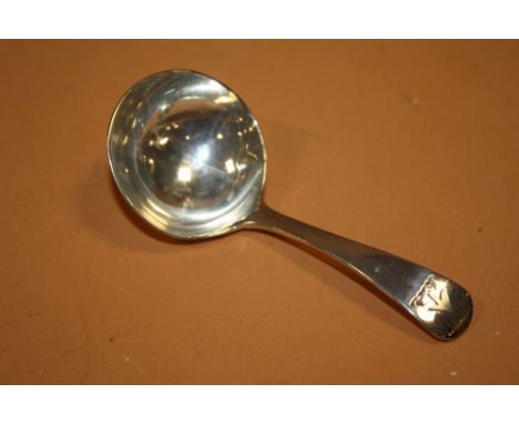 A GEORGIAN HALLMARKED SILVER CADDY SPOON 