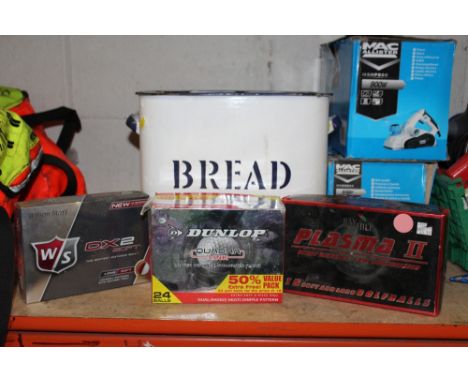 A QUANTITY OF GOLF BALLS TO INCLUDE DUNLOP