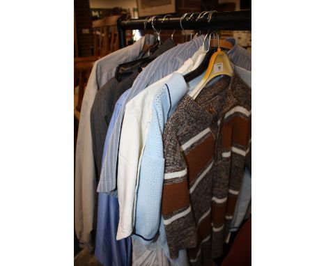 A QUANTITY OF GENTS VINTAGE CLOTHING TO INC TOPS' SUITS' JACKETS ETC TOGETHER WITH A VINTAGE CHILDS DUFFLE COAT (16)