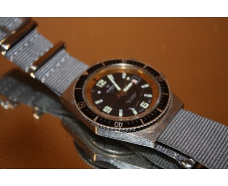 A GENTS VINTAGE 17 JEWELS DIVERS WRISTWATCH BY NEWMARK