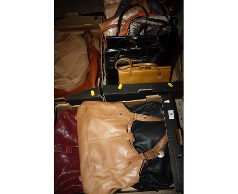 THREE TRAYS OF LADIES VINTAGE AND MODERN HAND BAGS