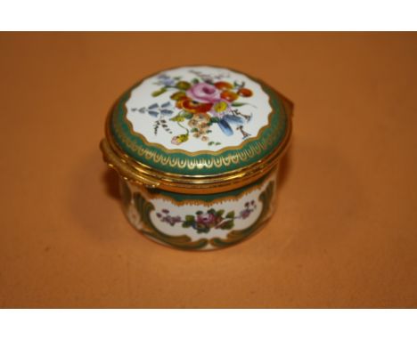 A HALCYON DAYS SEVRES STYLE ENAMEL BOX