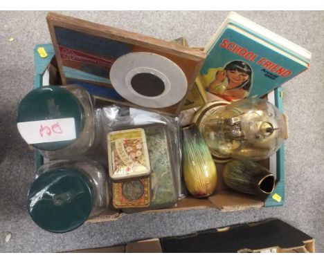 A TRAY OF ASSORTED COLLECTABLES ETC. TO INCLUDE A DOME TOPPED MANTEL CLOCK A/F' VINTAGE TINS ETC. 