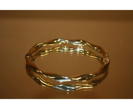 A 9CT GOLD TWIST STYLE BANGLE STAMPED 375