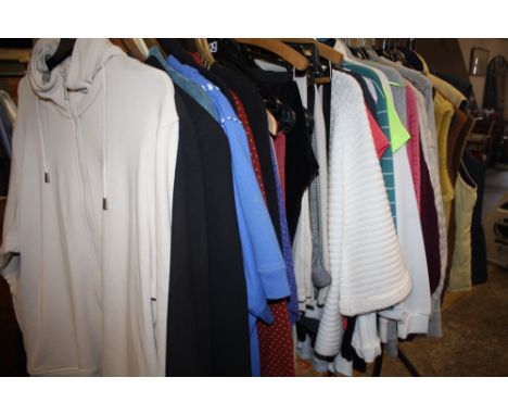 A QUANTITY OF LADIES MODERN &amp; VINTAGE CLOTHING' VARIOUS STYLES AND PERIODS TO INC JEANS' JACKETS' TOPS' KNITWEAR ETC.' MA