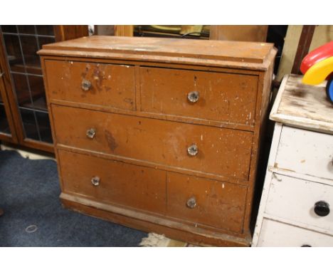 A VINTAGE PAINTED FOUR DRAWER PINE CHEST H-83 CM W-93 CM A/F