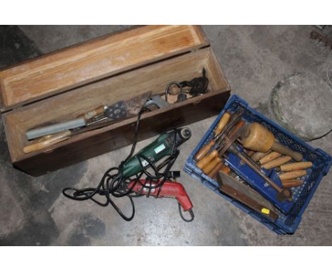 A SELECTION OF ROBERT SORBY CHISELS TOGETHER WITH POWER TOOLS ETC