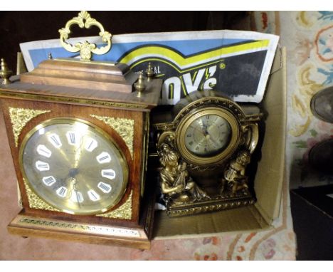 A COLLECTION OF ASSORTED MANTEL CLOCKS TOGETHER WITH A MODERN WALL CLOCK 
