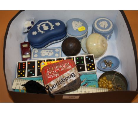 A BOX OF COLLECTABLES TO INC WEDGWOOD JASPERWARE TRINKET POT' VINTAGE HAND STITCHED BALL ETC
