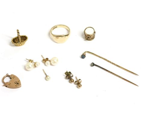 A collection of gold items, to include a ladies 9ct gold signet ring, 5.49g, a single stone opal stick pin, 0.90g, a gold pad