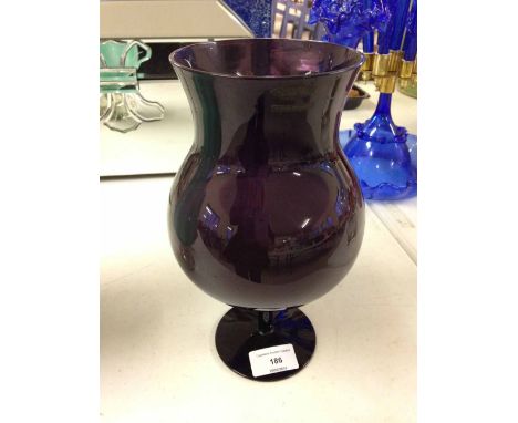 A Finnish Nuutajarvi Notsjo Scandinavian purple studio art glass footed vase.