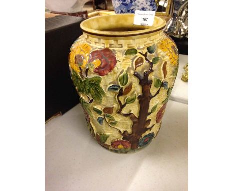 An H.J. Wood Indian Tree pattern vase. 21cm tall.