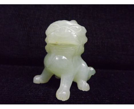 Chinese Jade Hardstone carving of a Foo, Temple or Lion Dog. 6.5cm high. Weight = 79 Grammes. 中国玉硬石寺庙或狮子狗。 6.5厘米高。重量 = 79 克 