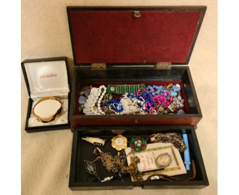 A wooden jewellery box containing various costume jewellery and mixed collectables to include silver ring, watches, brooches,