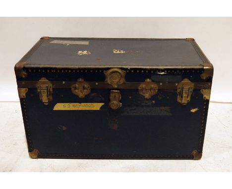 Steamer-type trunk