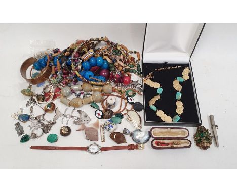 1920's Indian jade and gold coloured metal necklace and a small quantity of costume jewellery to include beads, lady's watch 