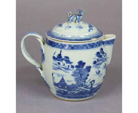 A late 18th/early 19th century Chinese blue &amp; white export porcelain large teapot &amp; cover with applied lion-dog finia