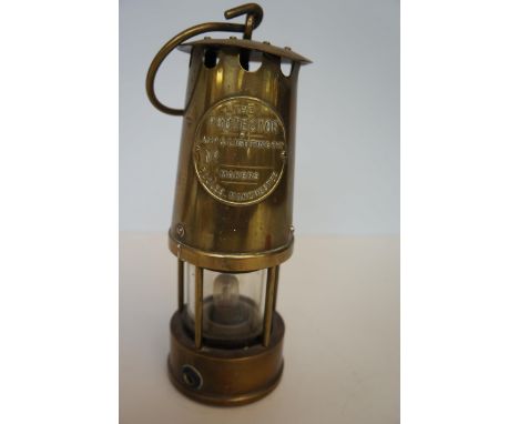 Eccles minors lamp