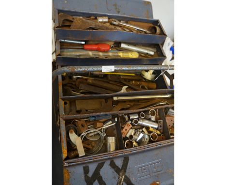 Metal tool box &amp; contents 