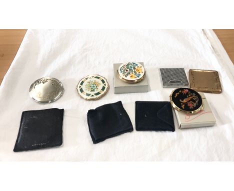 Selection of assorted vintage compacts 