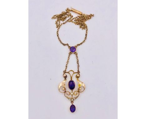 A 9ct gold and amethyst pendant on matching gold chain (4.1g)