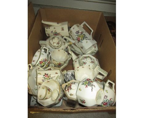 Extensive Royal Doulton Old Leeds Sprays pattern dinner and tea service