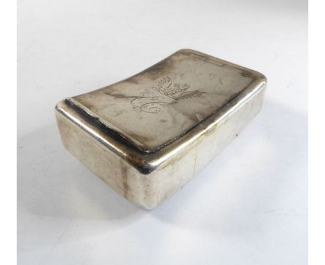 An early 19th century hallmarked silver snuff box having engraved armorial and monogram (6.5cm, approx. 72.7g)