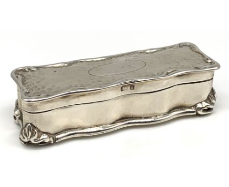 H MATTHEWS; an Edwardian hallmarked silver Art Nouveau snuff box of rounded rectangular form, Birmingham 1904, length 8.25cm,