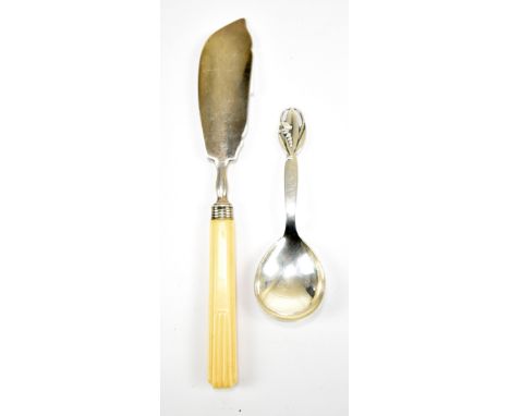 A Danish silver caddy spoon with corn husk finial, EM manufacturer's mark and Copenhagen 1949 mark, length 11.3cm, approx 0.4