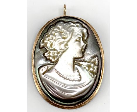 A 9ct yellow gold framed brooch/pendant with oval carved cameo profile portrait plaque, length including bail 4.3cm, approx 8