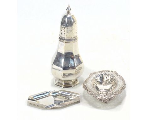 A Victorian hallmarked silver trinket dish with pierced and cast foliate detail, maker's mark rubbed, Birmingham 1894, 13.5 x
