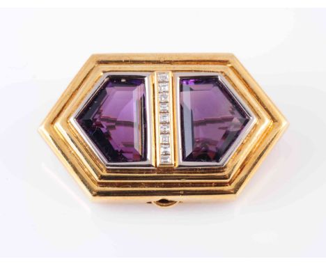 AN AMETHYST AND DIAMOND BROOCH, CIRCA 1950-1960, the two fancy cut amethysts each collet set to either side of a row of nine 