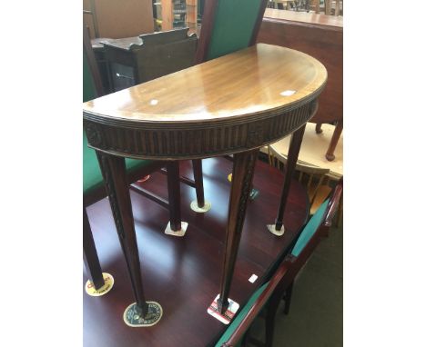 A REPRODUCTION MAHOGANY CONSOLE TABLE