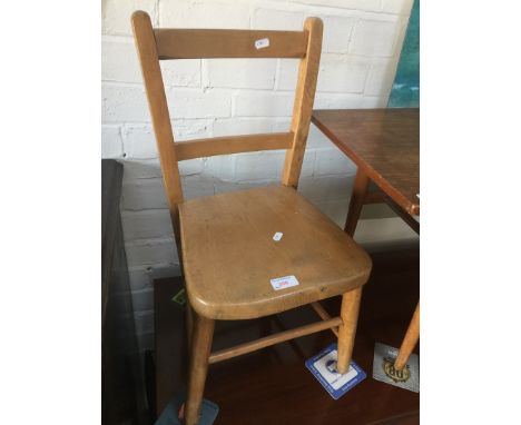 A CHILDS LIGHT WOOD CHAIR